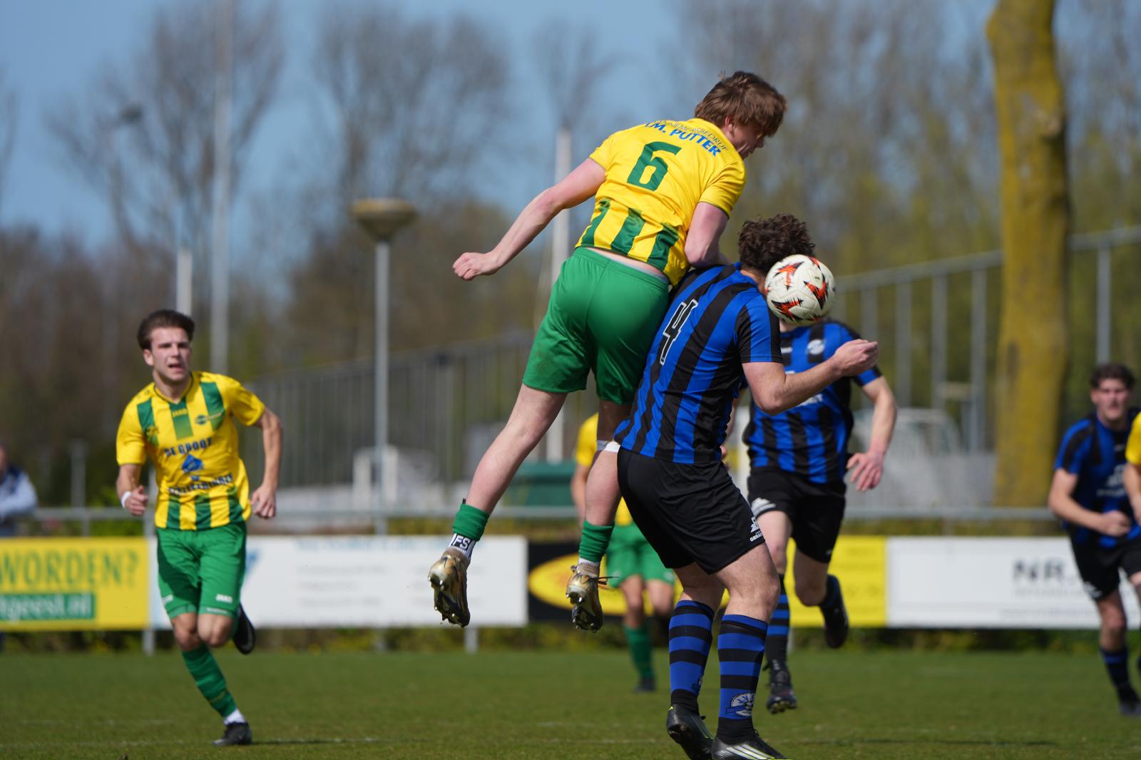 FC Uitgeest blijft koploper na verdiende overwinning op JVC