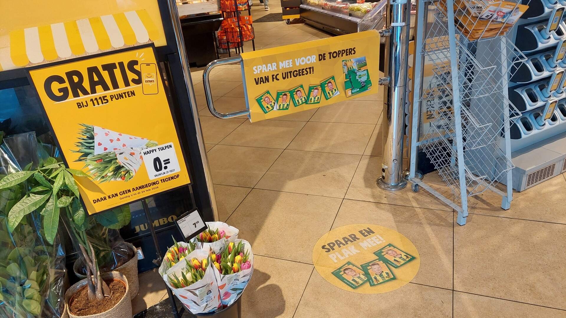 Dagblad Kennemerland: Voetbalplaatjes JUMBO Wie helpt de G voetballers van FC Uitgeest hun album vol te krijgen? ’Het is een dierbare herinnering aan vroeger’