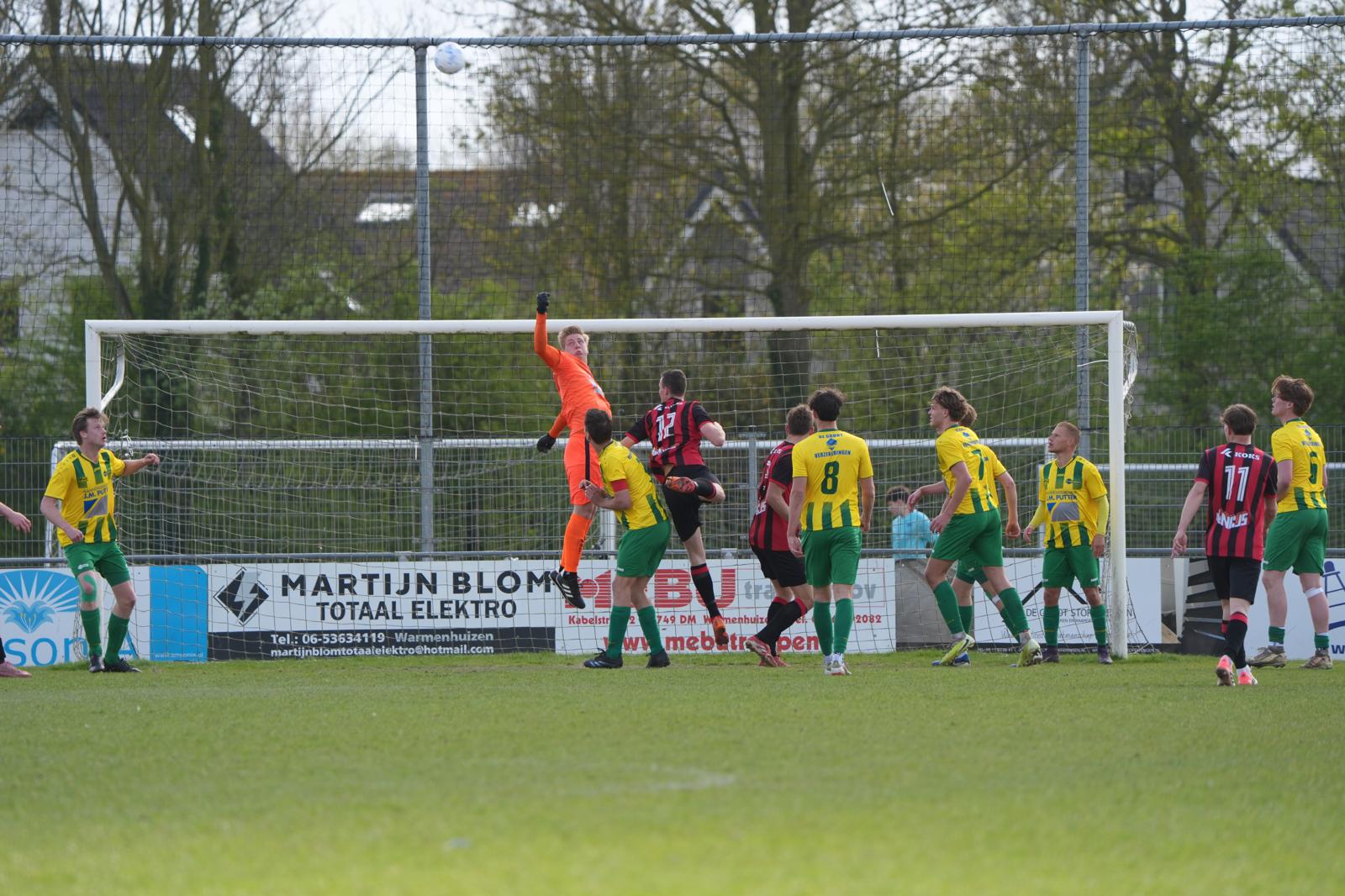 Heel goed FC Uitgeest wint van goed VIOS W