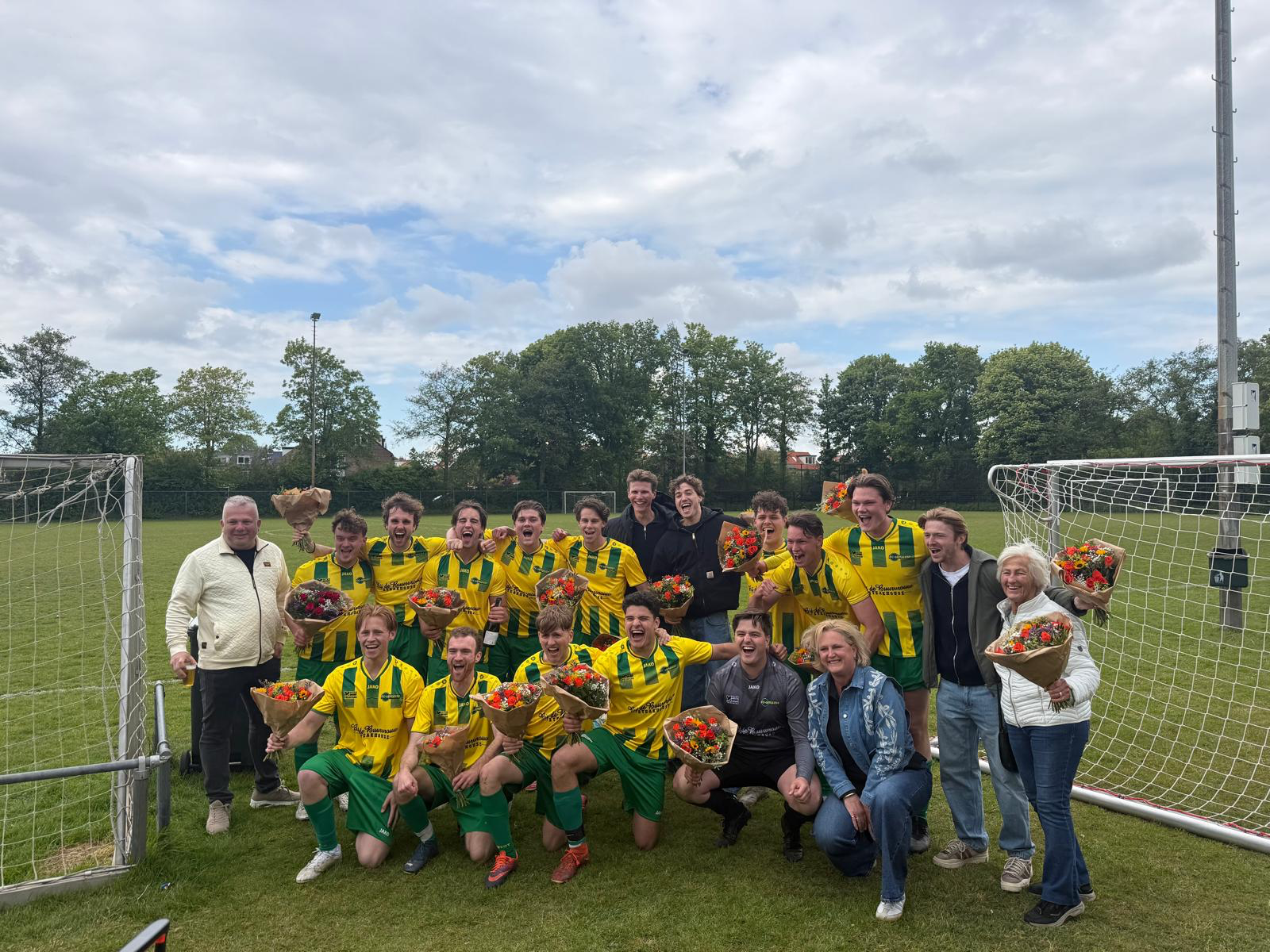 FC UITGEEST ZATERDAG 4 KAMPIOEN!!